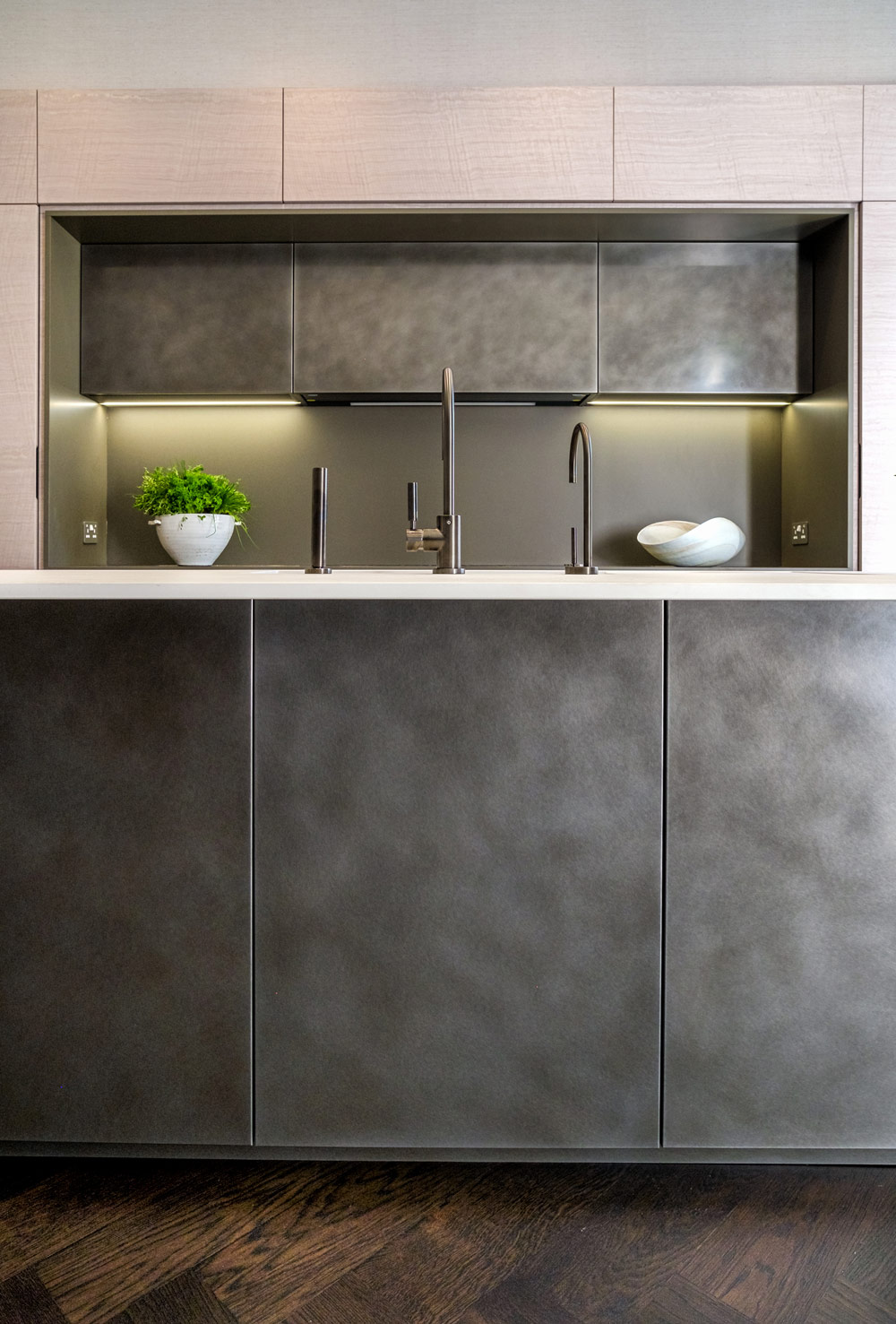 Fontana Belsize kitchen island detail | Design as Art | interior architectural design studio