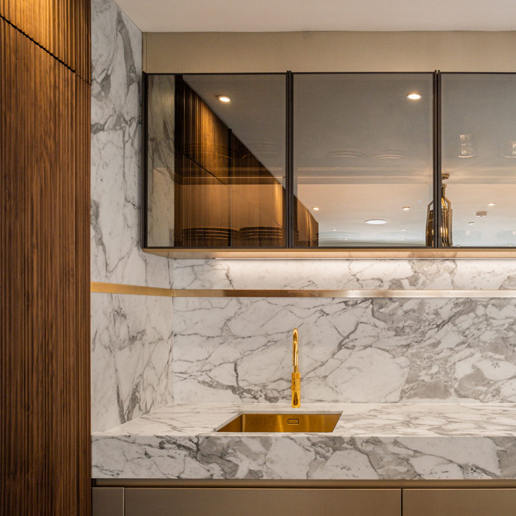 Carrara marble splashbacks extend to the ceiling in this Italian luxury kitchen by Fontana London | Design as Art